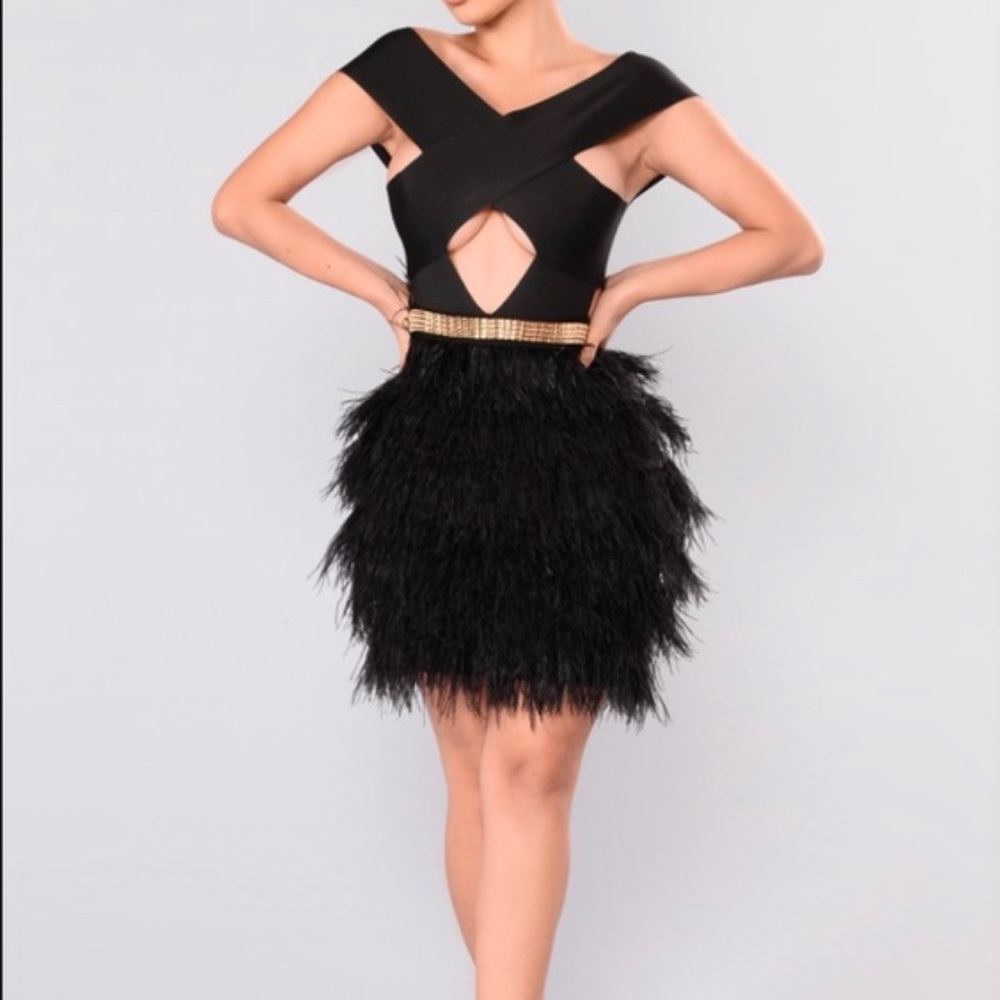 HP✨ NWT BLACK FEATHERED DRESS